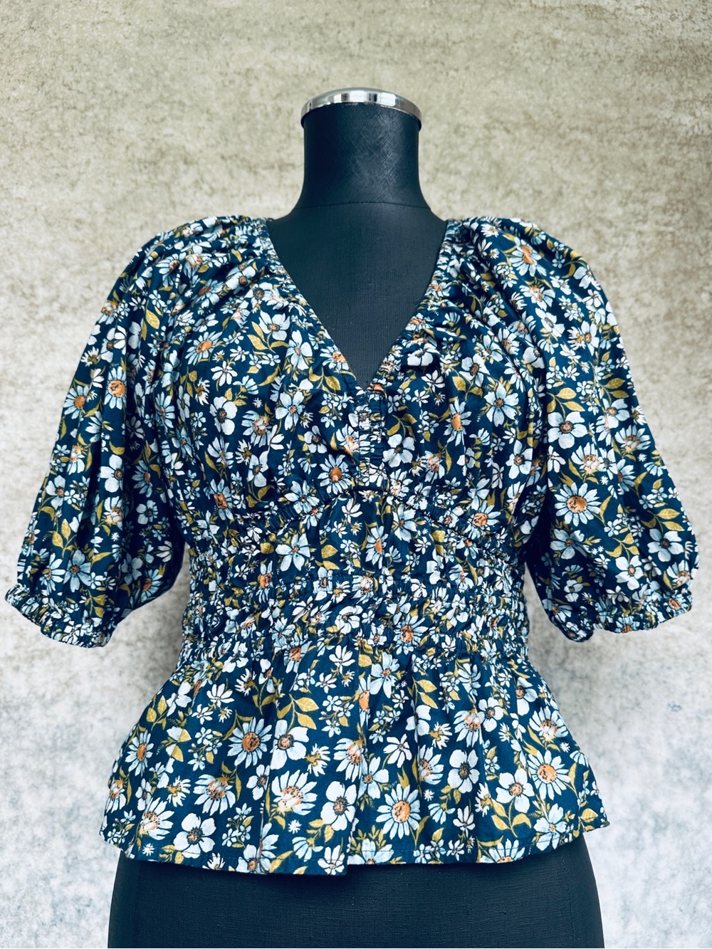NWOT Old Navy, Navy and Floral Puff-Sleeve Smocked Peplum Top NWOT
